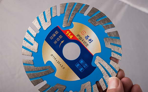 昌利鋸片混凝土墻切割片攻克墻槽難題 昌利鋸片混凝土墻切割片攻克墻槽難題