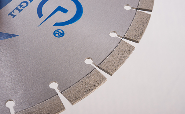 混凝土切割機切割片的安全操作介紹 混凝土切割機切割片的安全操作介紹